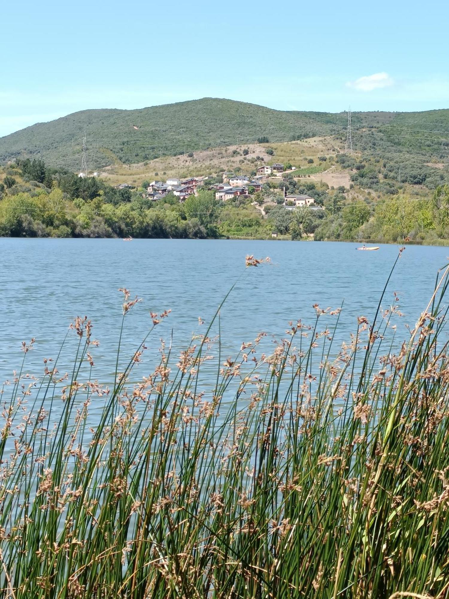 Casa Do Eiro * Lago de Carucedo